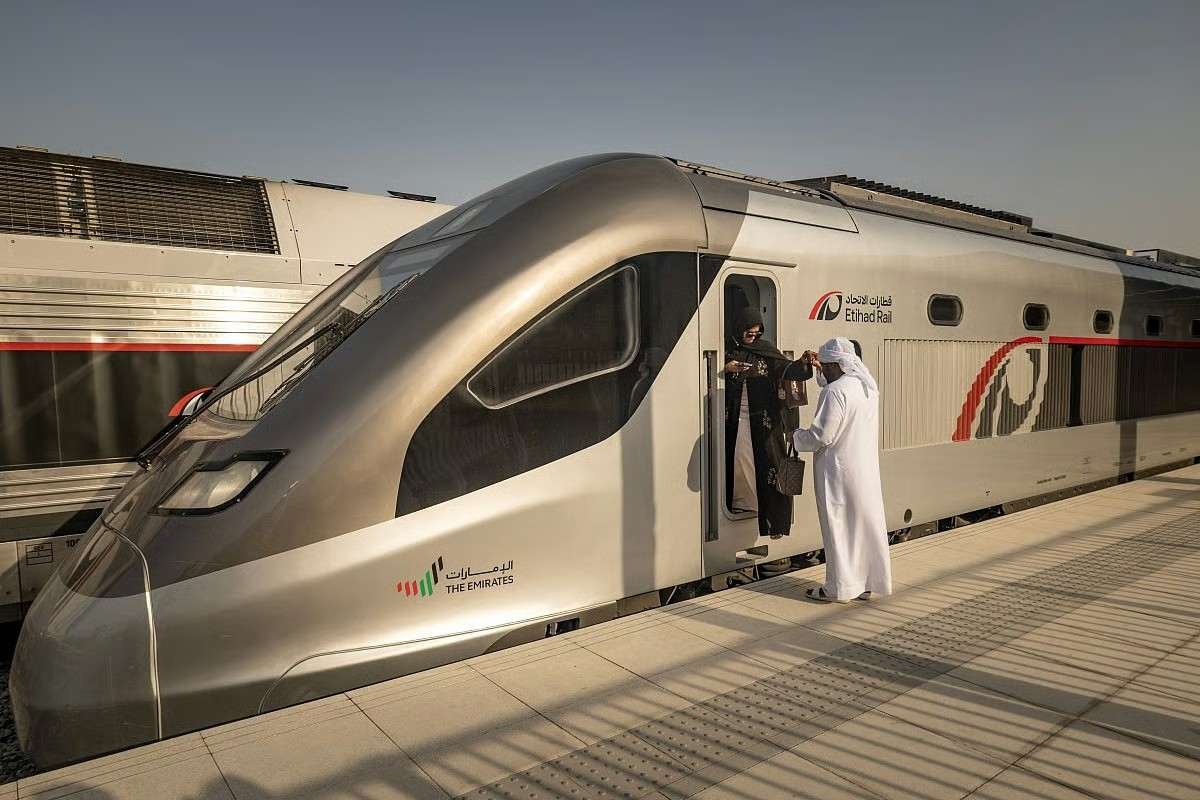 Etihad Rail Brings Machboos and Ghaf Juice Onboard With New Emirati-Inspired Dining Menu